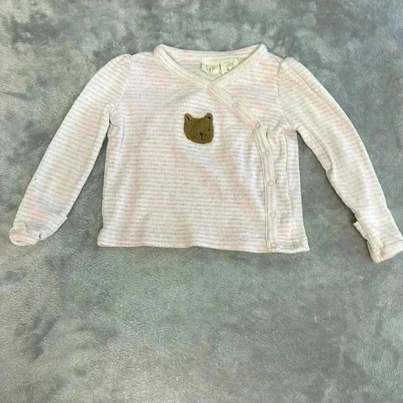 GAP - knit cross body long  sleeve top. Size 6-9 months - Picture 1 of 4